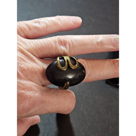 **Last Chance!! Final Sale** Vintage gold tone oval onyx ring size 8 - Picture 2 of 10